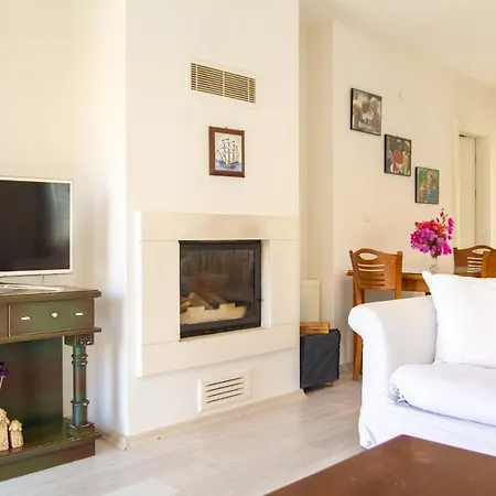 Peaceful House With A Lovely Backyard In Cesme Tatil Evi *