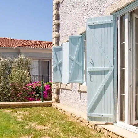 Peaceful House With A Lovely Backyard In Cesme Vakantiehuis Alaçatı