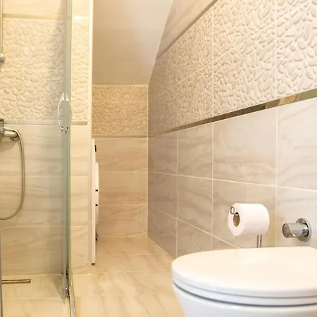 Peaceful House With A Lovely Backyard In Cesme Tatil Evi